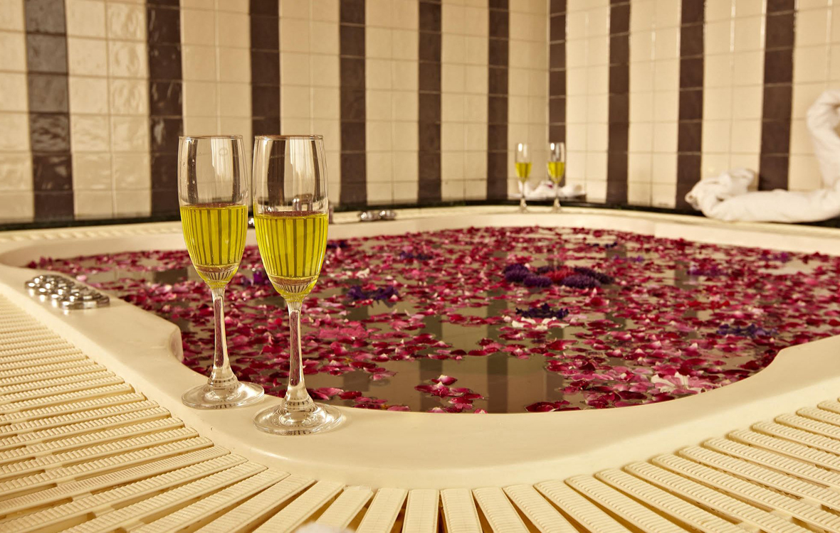 Jacuzzi-at-Days-Hotel-Neemrana