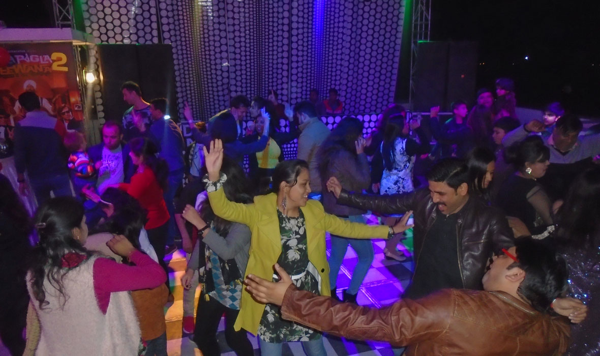 Bollywood-Night-Theme-New-Year-Eve-Party-2018--2